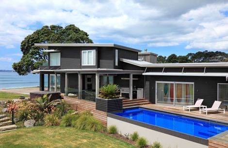 Red Beach Family House