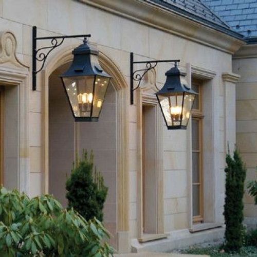Gracieuze Wall Bracket: Outdoor Lantern