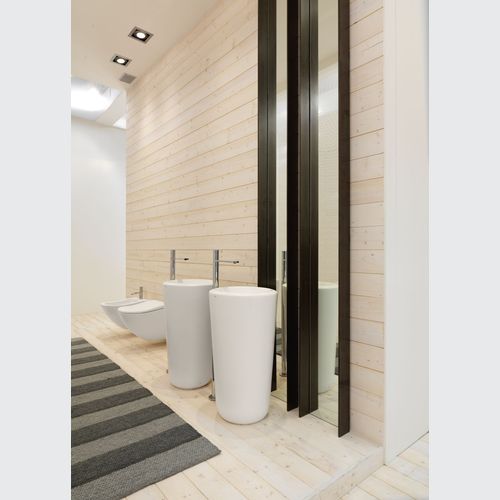 Fluid Freestanding Washbasin by cielo