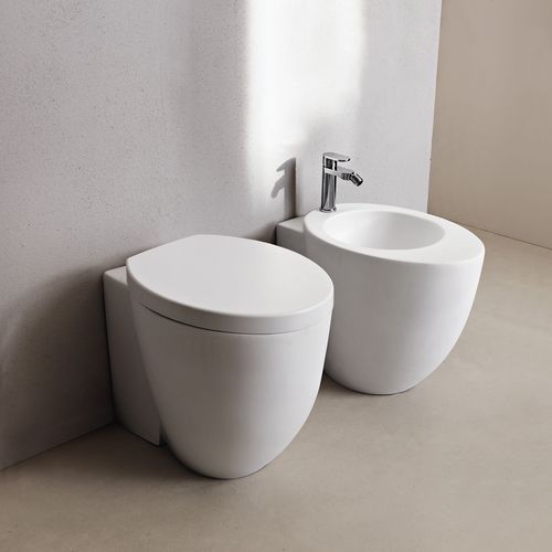 Le Giare Back to Wall Toilet and Bidet by cielo