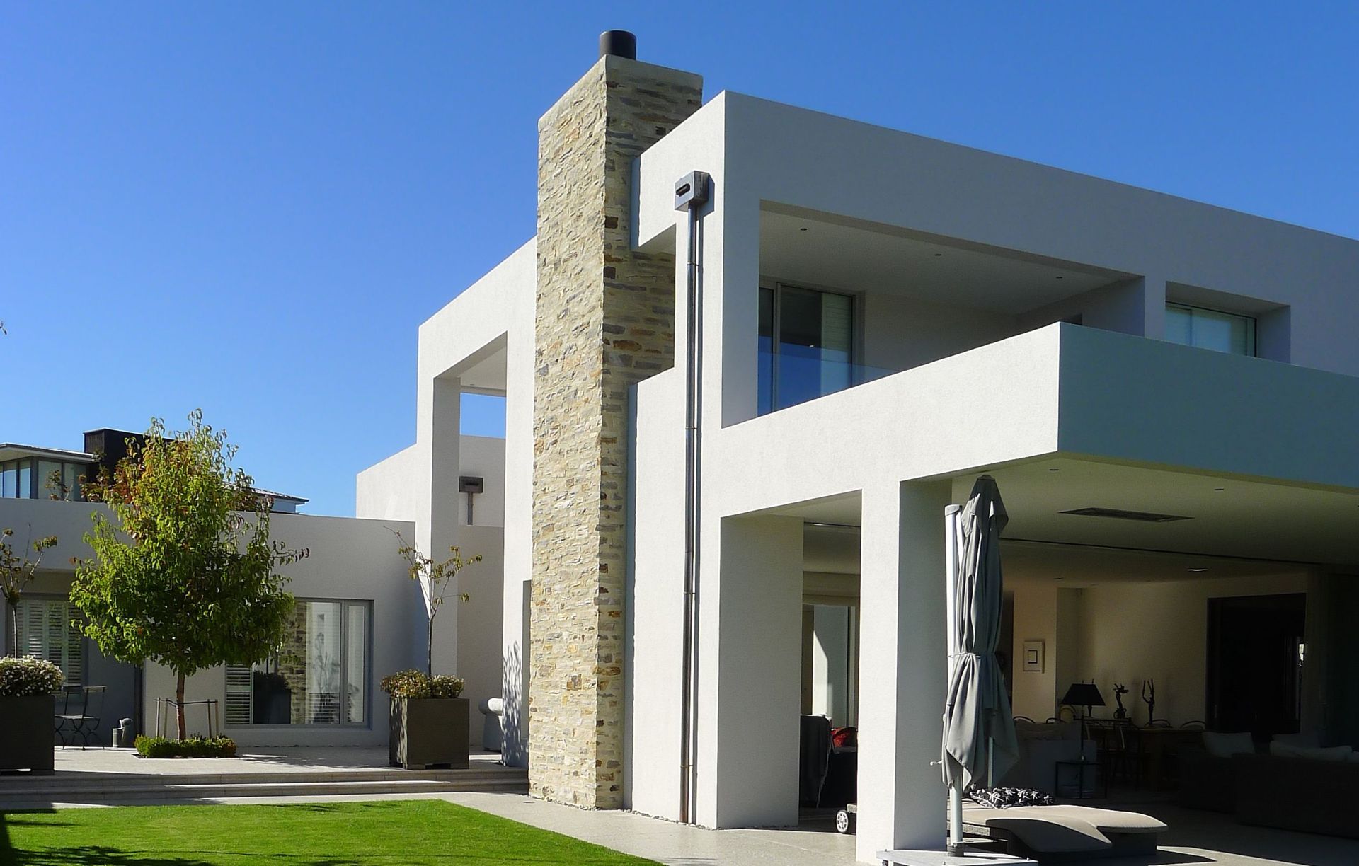 Richard E Shackleton Architects Ltd