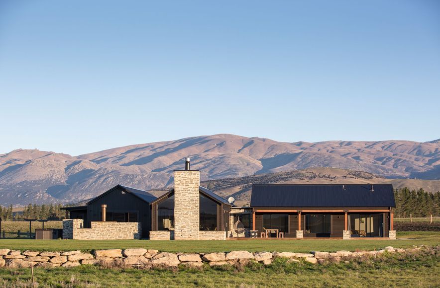 Clutha River Farmhouse