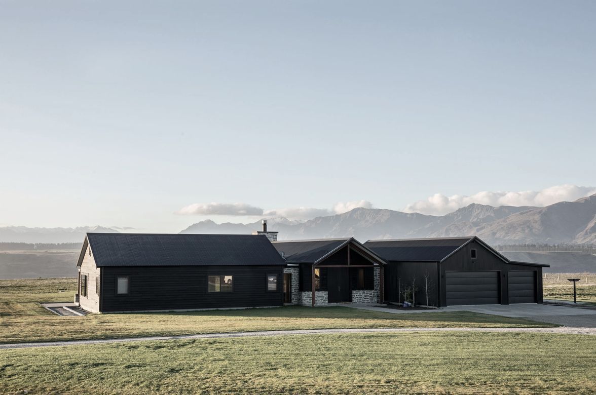 Clutha River Farmhouse