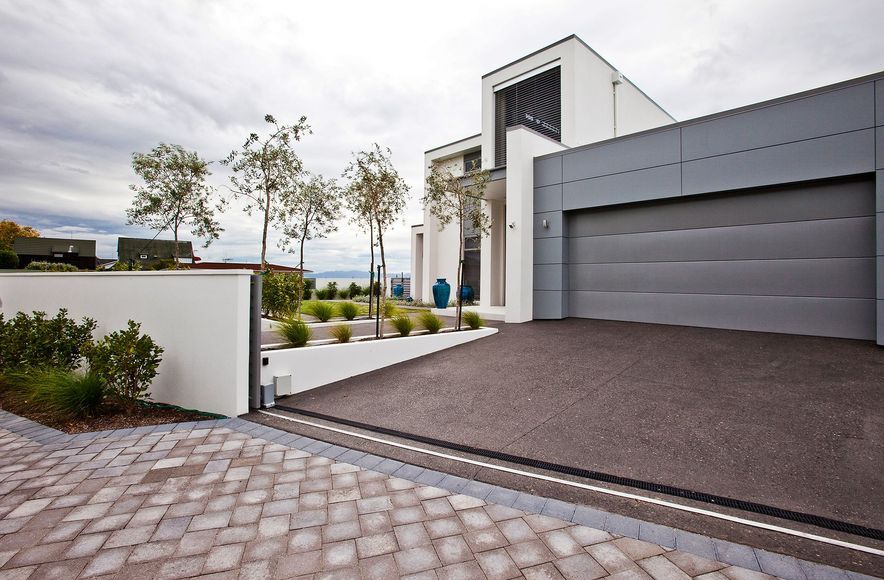 Woods Avenue Residence
