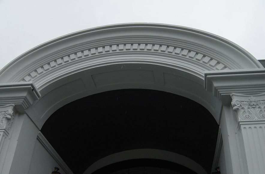 Entrance With Cornice Moulding