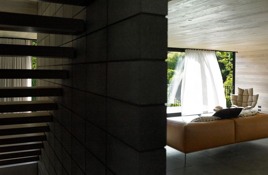 Waiatarua House