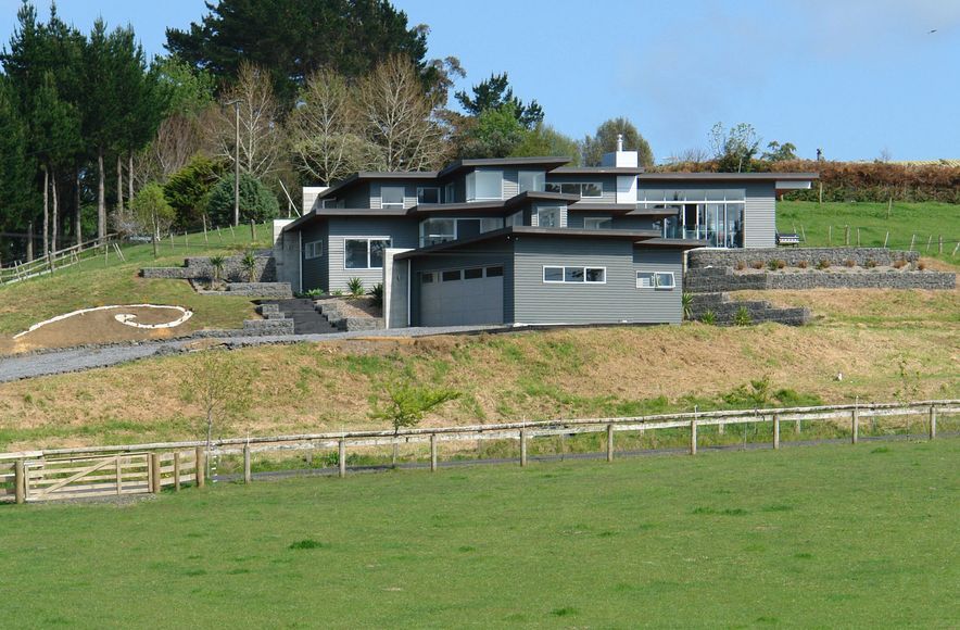 “A Masterpiece of Design: Seamlessly Blending Detail & Outdoor Connection”