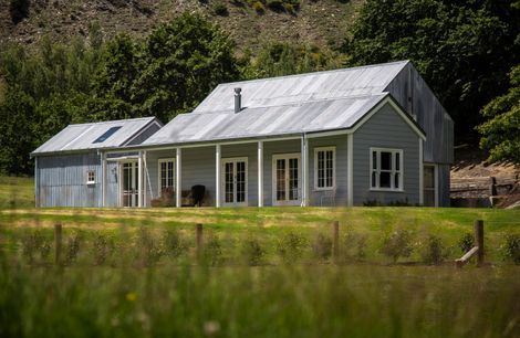 Lake Hayes Cottage | Anna-Marie Chin Architects