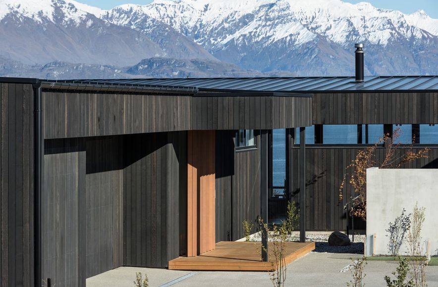 Lake and mountain views: Black Peak House