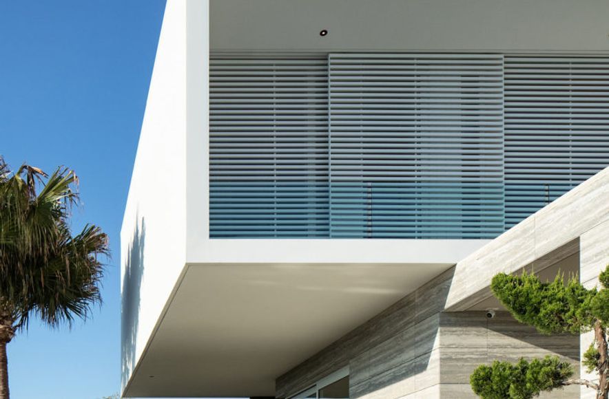 Cantilever House