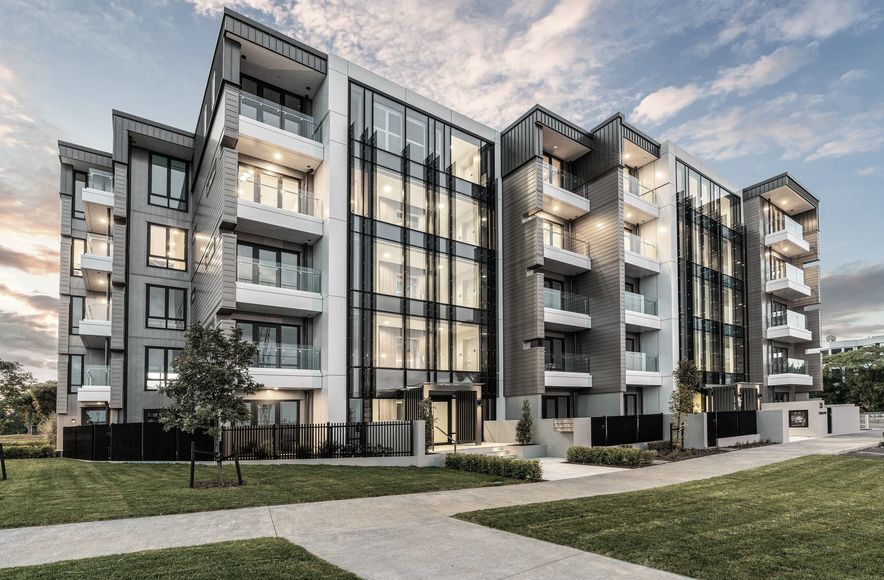 Coates Ave Apartment