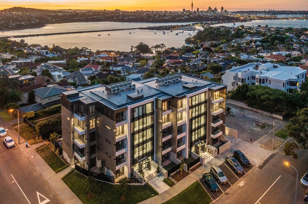 Coates Ave Apartment