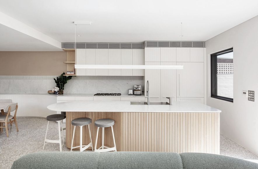 Contemporary Curves in Forest Lodge
