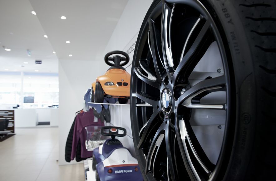 Coombes Johnston BMW Mini Showroom and Workshop