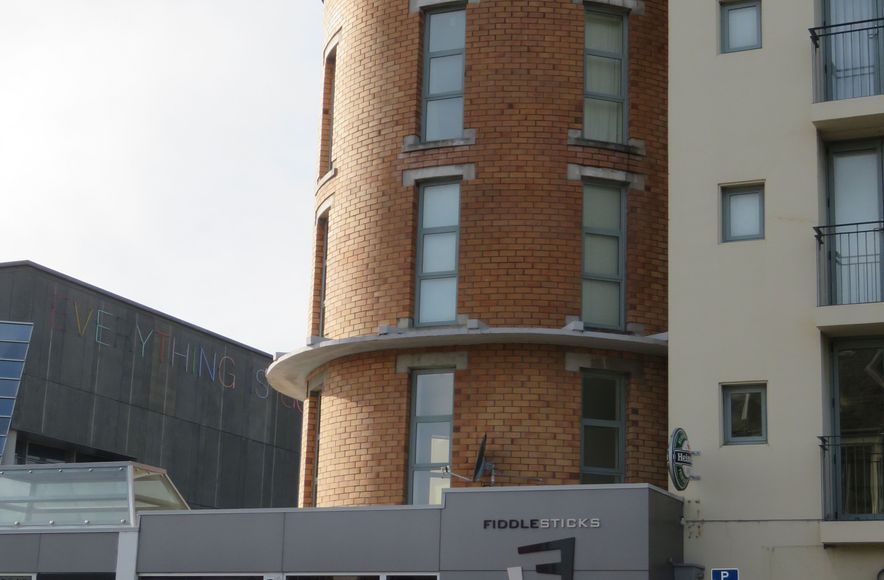 Cowlishaw Mews (1996)