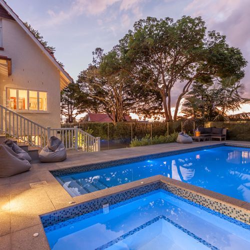 Custom Pool & Spa 