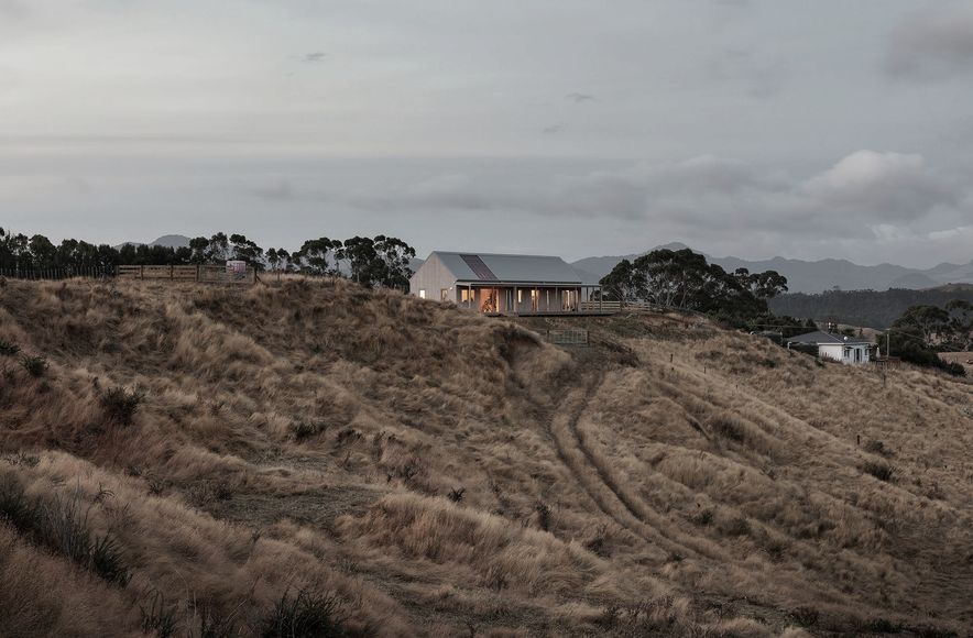 Karangahake House: A Silver Barn on the Edge of the Forest