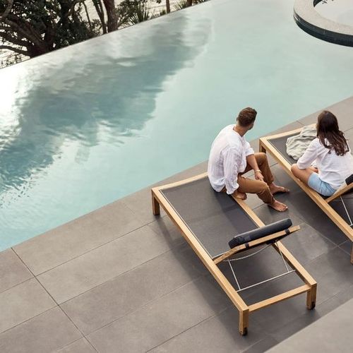 Devon Mokaui Sun Lounger - Teak and batyline