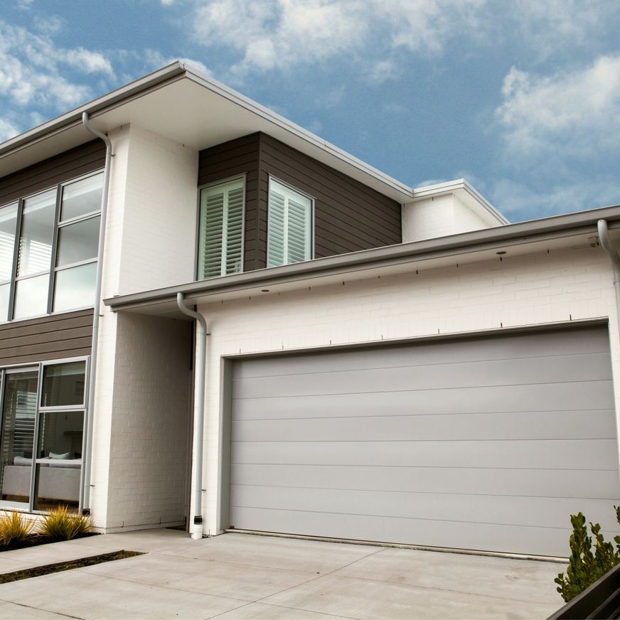 Dominator Montana Garage Doors