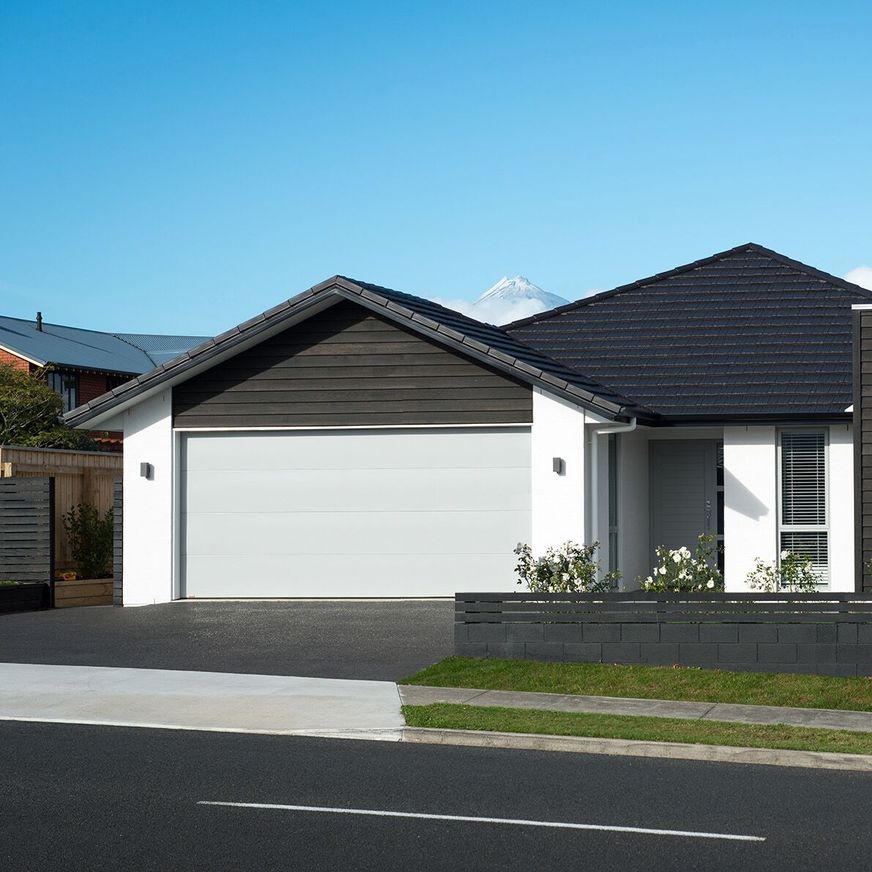 Dominator Valero Garage Doors