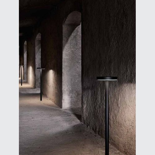 EKLEIPSIS Outdoor Bollard Lamp by Cariboni