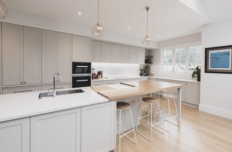Expansive Country Kitchen