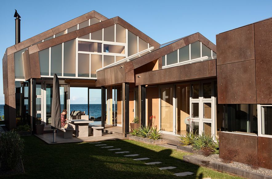 Rugged response: Fe3O4 House