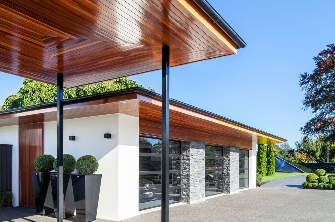 Garage & Water Feature