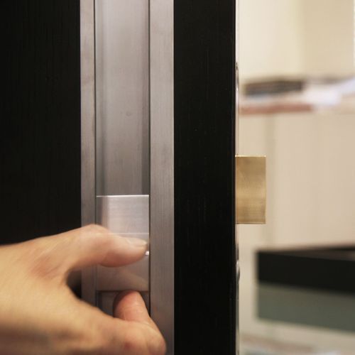 HB1650 D OFFSET FLUSH PULL LOCK FOR HINGE AND PIVOT DOO