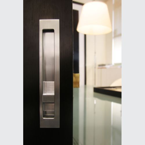 HB1650 D OFFSET FLUSH PULL LOCK FOR HINGE AND PIVOT DOO