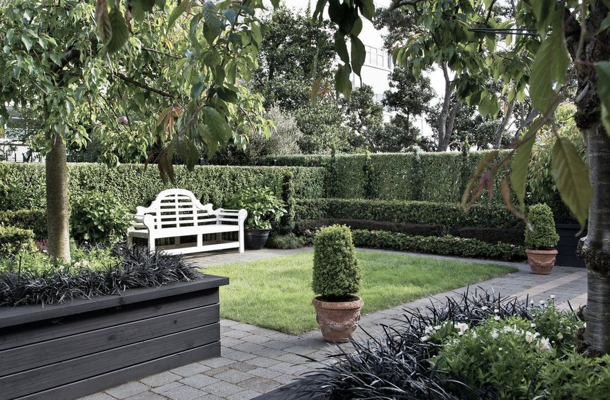 Highwic: formal apartment garden