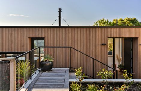 Jack Home: An Uncomplicated Timber-clad Pavilion