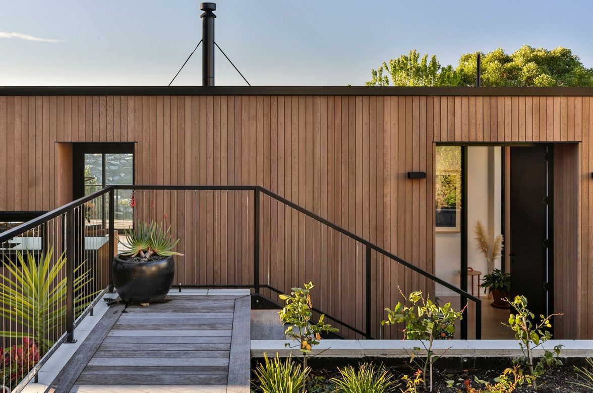 Jack Home: An Uncomplicated Timber-clad Pavilion