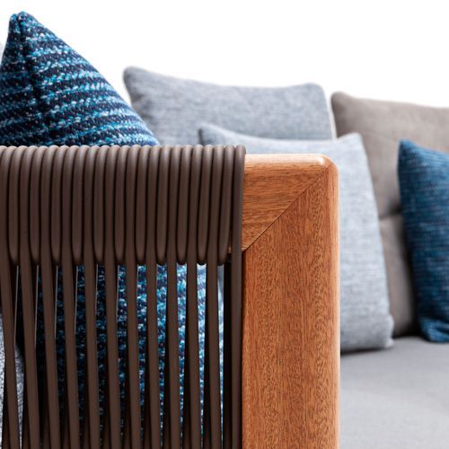 Levante Sofa by Exteta