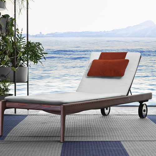 Levante Sun Lounger by Exteta