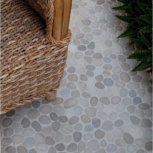 Level Pebble Tile
