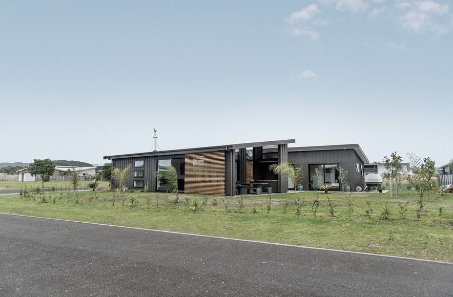Lowes House - Matarangi Beach