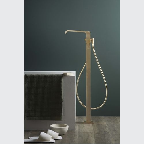 Luxe Floor Mount Bath Filler With Handshower