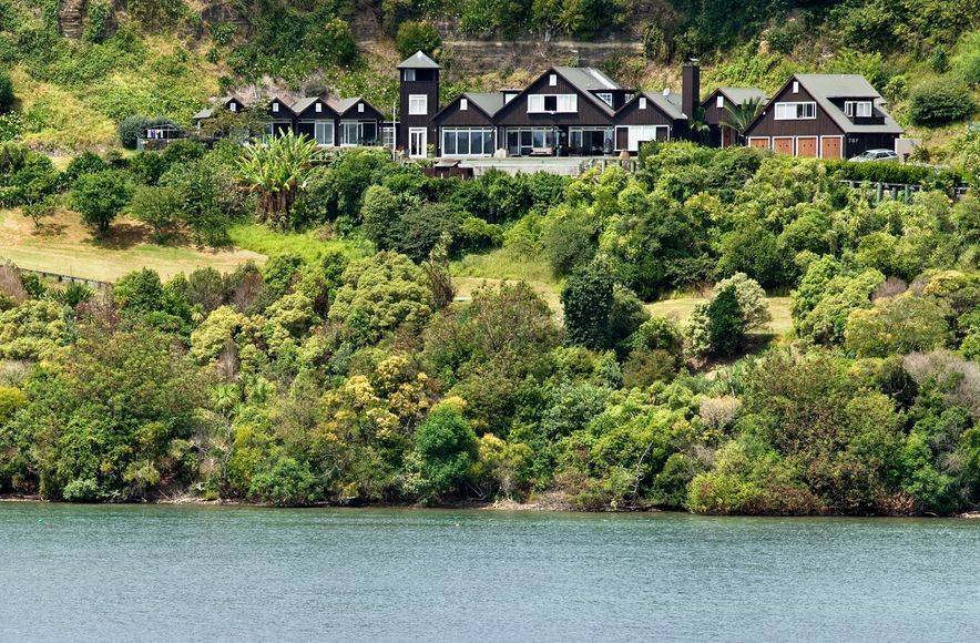 Orakei Basin House II