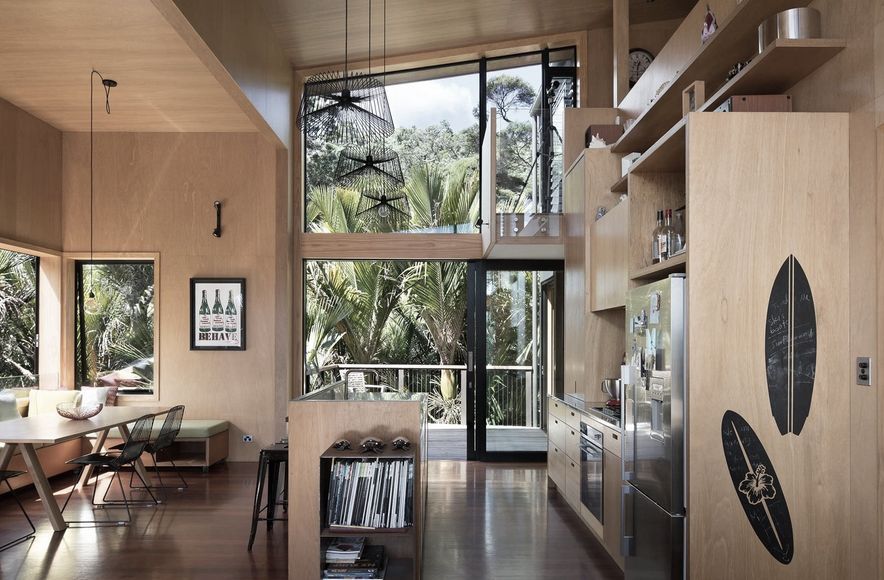 Piha Beach – a beautiful surf shack