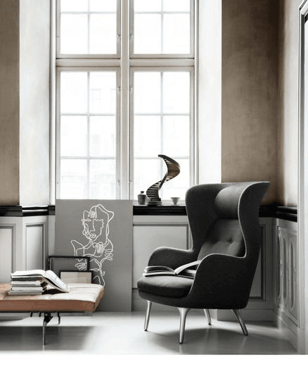 Ro Chair by Fritz Hansen