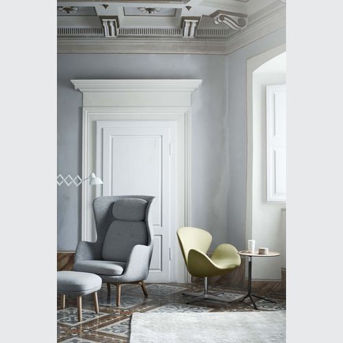 Ro Chair by Fritz Hansen