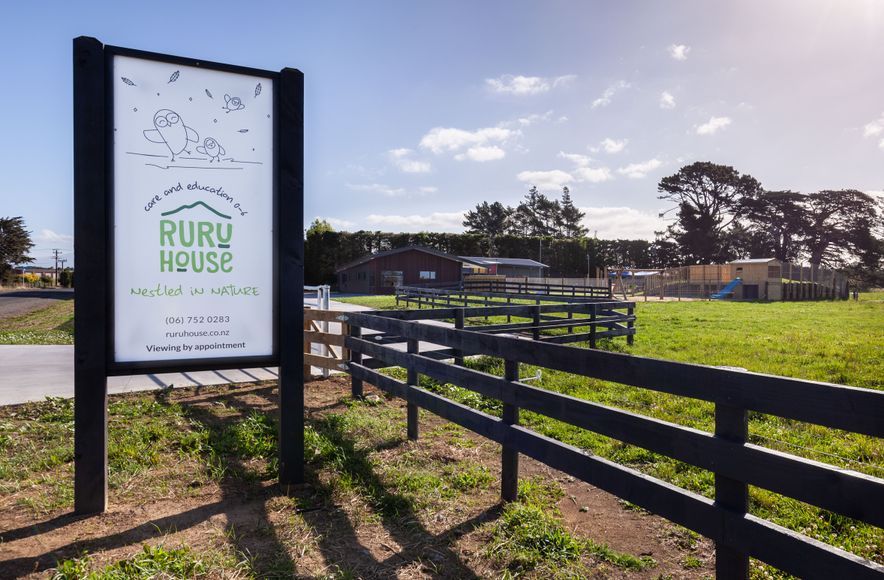 Ruru House - Location Construction
