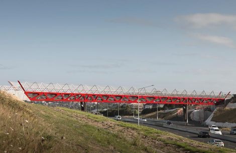 Tirohanga Whānui Bridge - anti-throw and fall protection mesh screens