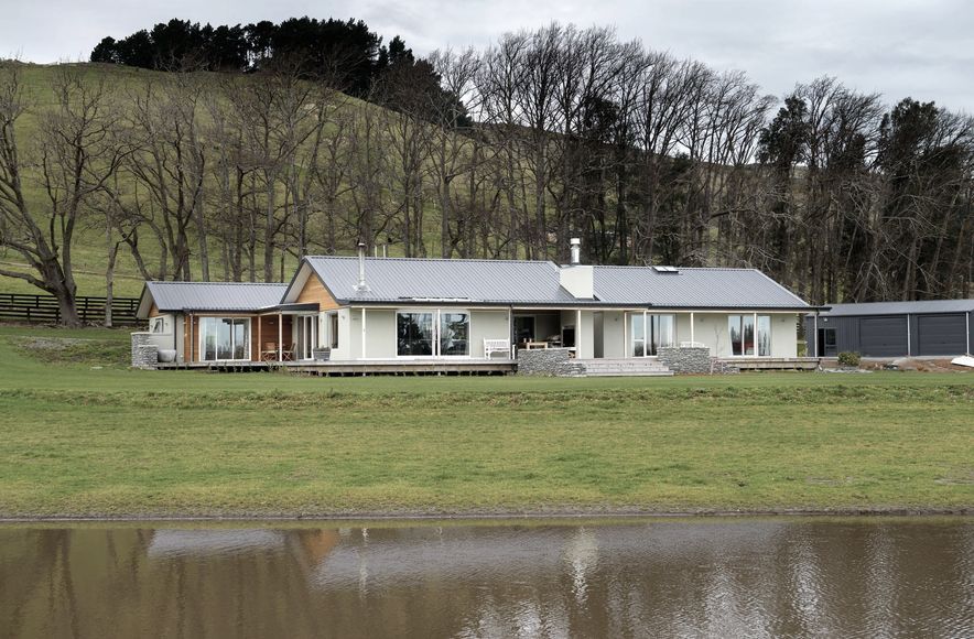 Tai Tapu, Sprawling Country Hideaway