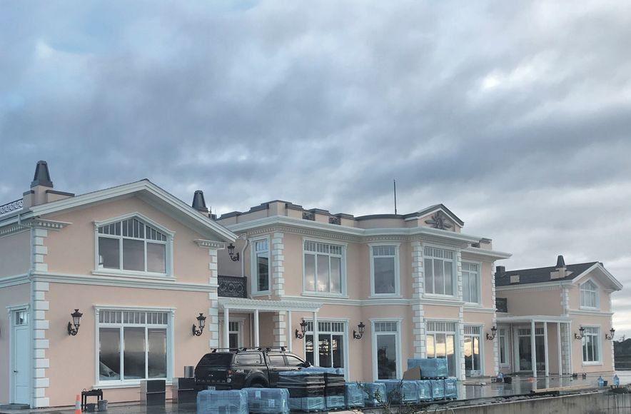 The Riverhead Mansion
