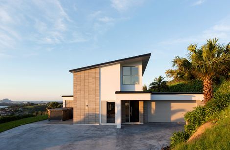 Welcome Bay Hill side home
