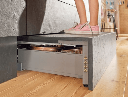 SPACE STEP - Cabinet Application