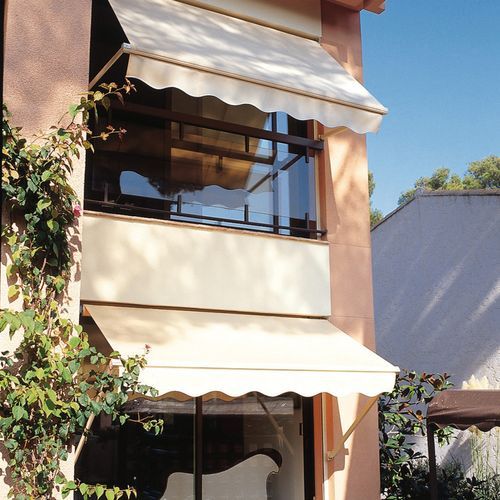 Bannette™ Drop Arm Awning
