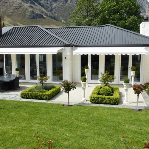 Felicia™ Retractable Cassette Awning
